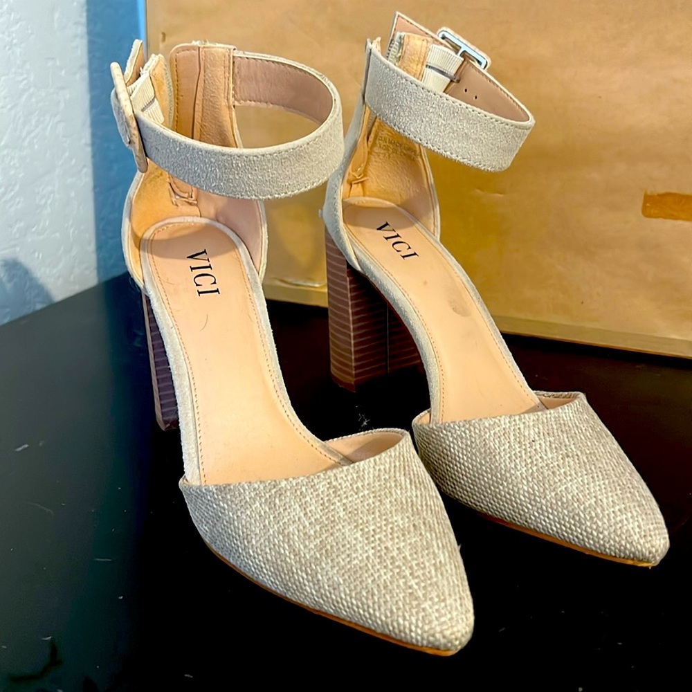 Vici women’s 4” tan heels size 7.5